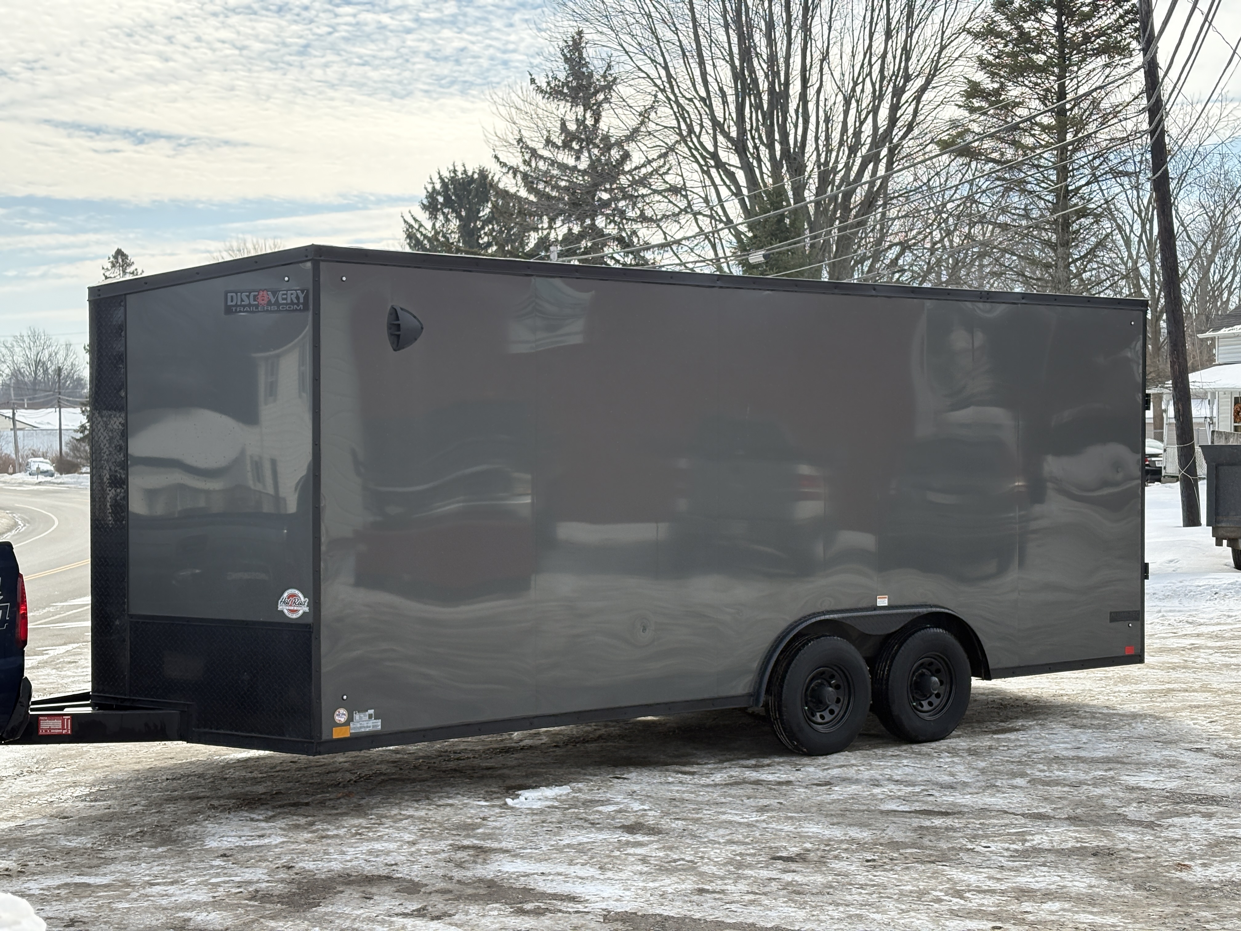 20' ENCLOSED TRAILER - Image 1